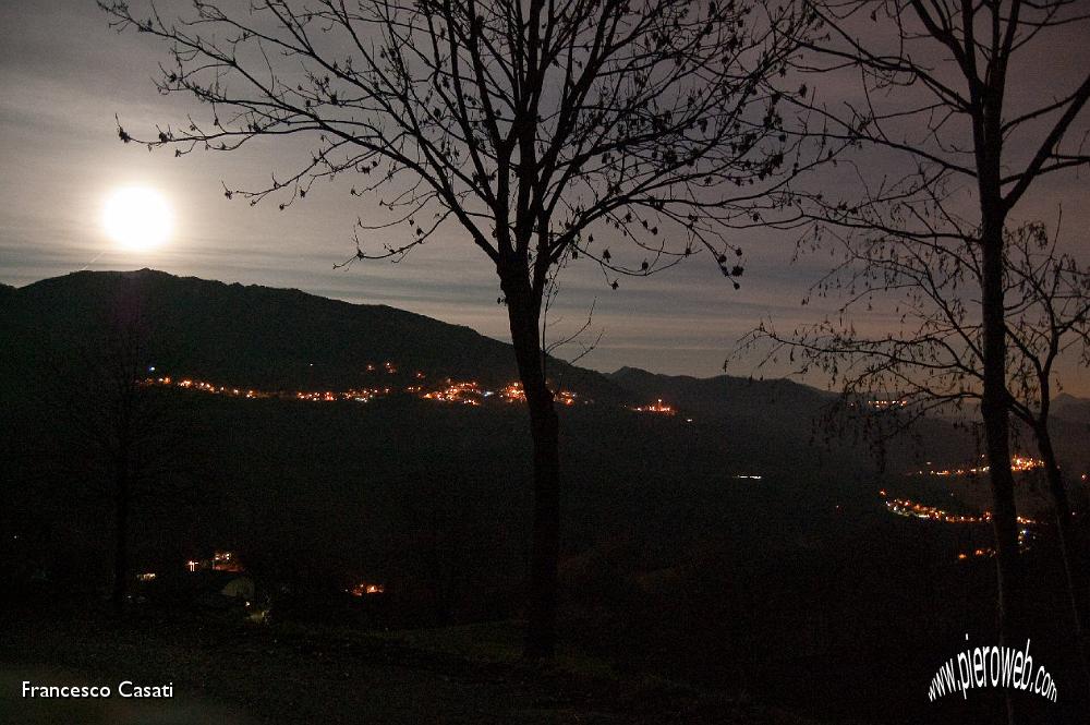 010 Le luci della valle Imagna.jpg